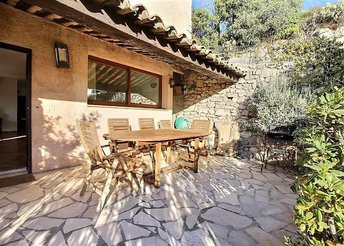 Bright Apartment Close To The Village