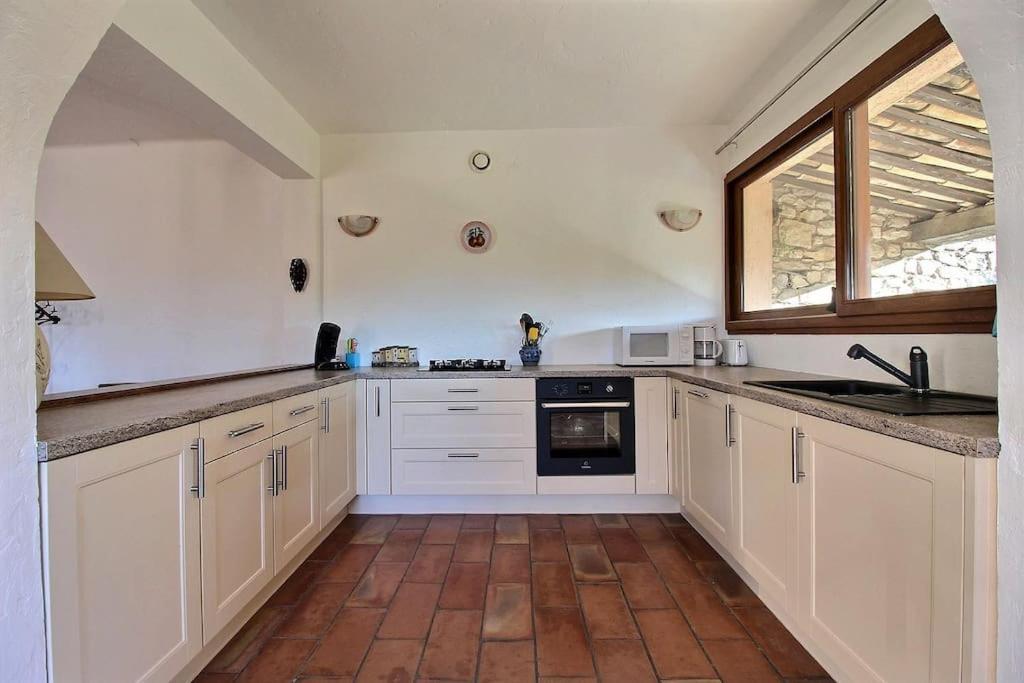 Apartment Bright Close To The Village