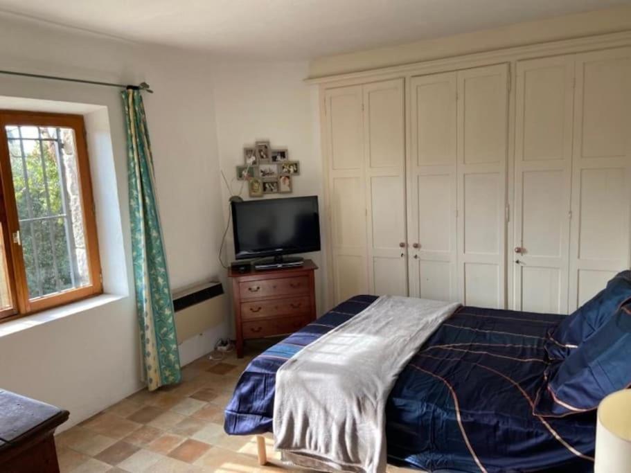 Bright Close To The Village Apartment